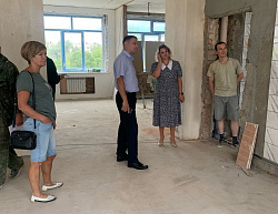 Депутаты в период парламентских каникул продолжают работать в своих округах