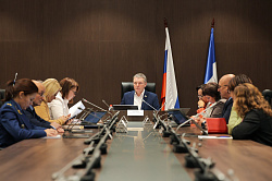 Комитеты Новгородской областной Думы продолжают работу над законопроектами, включенными в повестку предстоящего заседания