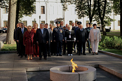 Председатель Совета Федерации Валентина Матвиенко возложила цветы к Мемориалу «Вечный огонь славы»