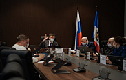 Максим Бомбин провел заседание комитета Новгородской областной Думы по законодательству и местному самоуправлению. 