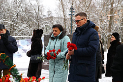 В День Героев Отечества депутаты Новгородской областной Думы почтили память героев 