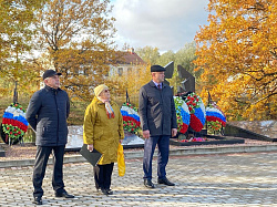 В Панковке на воинском захоронении торжественно открыли стенд памяти