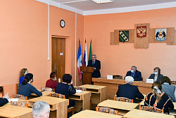Председатель регионального парламента провел рабочую встречу с депутатским корпусом Маловишерского района
