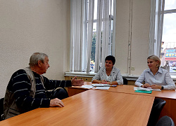 Депутаты Новгородской областной Думы Лариса Артемьева и Ольга Захарова провели совместный приём граждан в городе Боровичи