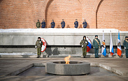 В Великом Новгороде у мемориала "Вечный огонь славы" состоялся торжественный митинг