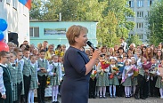 Елена Писарева и Алексей Чурсинов встретили День знаний в своей родной школе