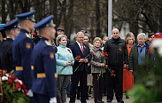 У стелы «Город воинской славы» в Великом Новгороде состоялся митинг в честь 77-годовщины Победы
