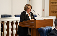 Нина Яковлева представила депутатам отчет Счетной палаты за 2021 год