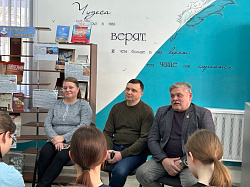 В библиотеке им. В.Н. Ганичева г. Пестово в рамках мероприятий, проводимых ко Дню молодого избирателя, прошла встреча обучающихся школы №2 с депутатами