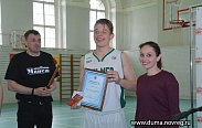 Елена Писарева поздравила юных баскетболистов с успешным завершением соревновательного сезона
