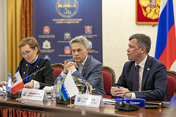 Парламентарии Северо-Запада обсудили поддержку семей участников СВО, развитие диабетологической службы и новые подходы к лекарственному обеспечению 