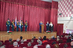 Депутаты Новгородской областной Думы поздравили главу Окуловского района со вступлением в должность
