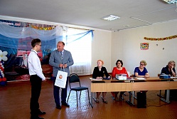 Депутат Юрий Саламонов поздравил боровичских выпускников