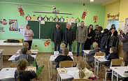 Новгородские парламентарии передали книги и учебные пособия в образовательные учреждения Запорожья