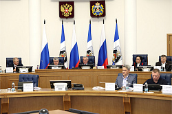 Сегодняшнее заседание Новгородской областной Думы прошло в преддверии Дня российского парламентаризма, который наша страна отмечает 27 апреля