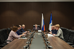 Перед очередным заседанием областной Думы стартовали заседания профильных комитетов