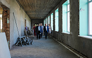 Председатель областной Думы отметил хороший темп ремонта школы в Малой Вишере
