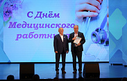 Юрий Бобрышев поздравил новгородских медиков в преддверии профессионального праздника