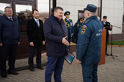 Илья Костусенко поздравил новгородских спасателей с Днём пожарной охраны