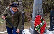 В преддверии Дня Победы в Новгородской области приводят в порядок воинские захоронения и мемориалы