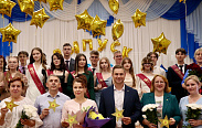 Депутаты поздравили новгородских выпускников с окончанием школы