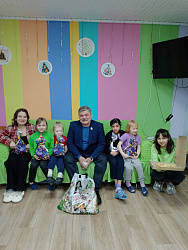 Сергей Тихомиров побывал в отделении социального приюта для детей и подростков в Пестове