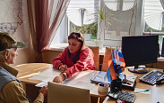 Ольга Борисова вместе с главой администрации Ивановского поселения Старорусского района провела встречу с местным жителем 