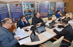 Прокуратура предложила штрафовать за парковку автомобилей на газонах