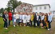 Елена Писарева познакомила лидеров новгородского женского движения с уникальным новгородским промыслом