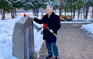 Анатолий Федотов возложил цветы  на на могилу  воинов Красной Армии  в Западном районе Великого Новгорода