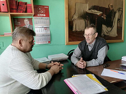 Сергей Тихомиров провел рабочую встречу в поселке Волот