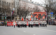 Спустя два года ковидных ограничений по улицам Великого Новгорода вновь прошел Бессмертный полк