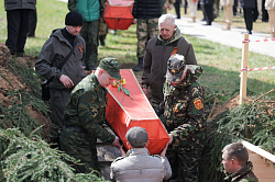 Ежегодно накануне Дня Победы в Мясном Бору проходит захоронение останков бойцов Красной Армии, поднятых в ходе осенней и весенней Вахт Памяти