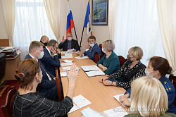 Комитет Новгородской областной Думы по строительству и дорожному комплексу провёл Александр Лозюк