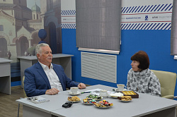 Анатолий Федотов поздравил ветерана новгородской журналистки Людмилу Михайловну Гаричеву с Днём пожилых людей Анатолий Федотов поздравил ветерана новгородской журналистки Людмилу Михайловну Гаричеву с Днём пожилых людей