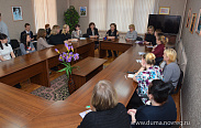 Елена Писарева рассказала боровичским семьям, как работает социальный контракт на практике
