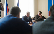 Выездное заседание профильного парламентского комитета в Шимском районе