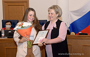 Елена Писарева наградила победителей областного конкурса «Моя законотворческая инициатива»