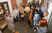 Елена Писарева познакомила лидеров новгородского женского движения с уникальным новгородским промыслом
